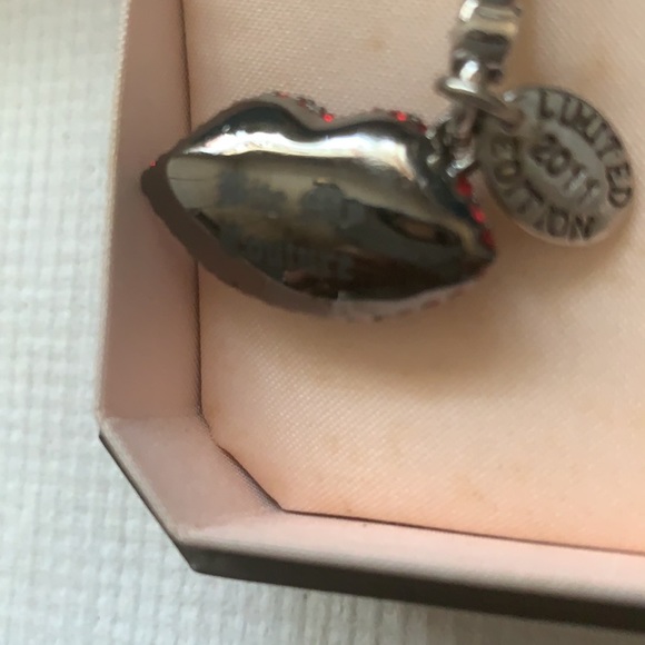 Juicy Couture HALLOWEEN Vampire Lips Charm LIMITED EDITION 2011 LE - Picture 5 of 5